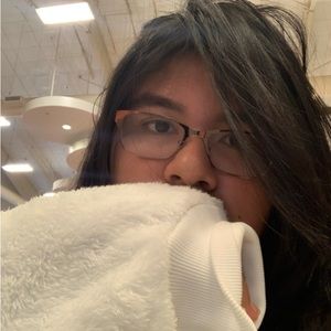 Meet your Posher, Estefani